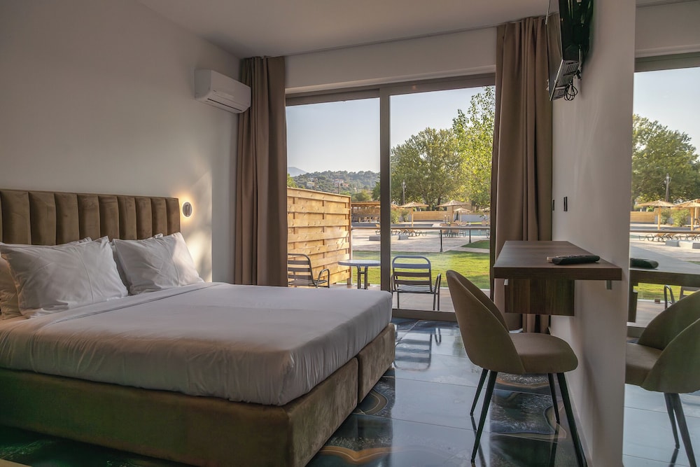 Blue Water Resort 24/60