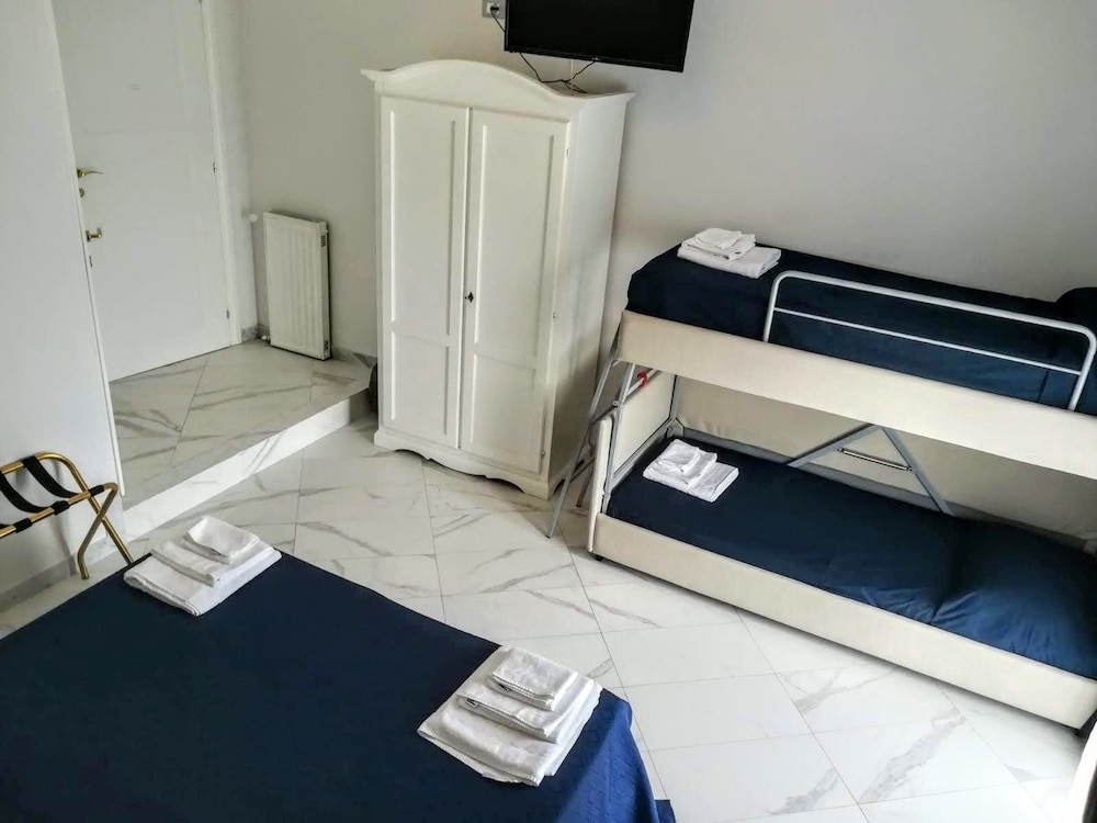 Colosseo Rooms 11/24