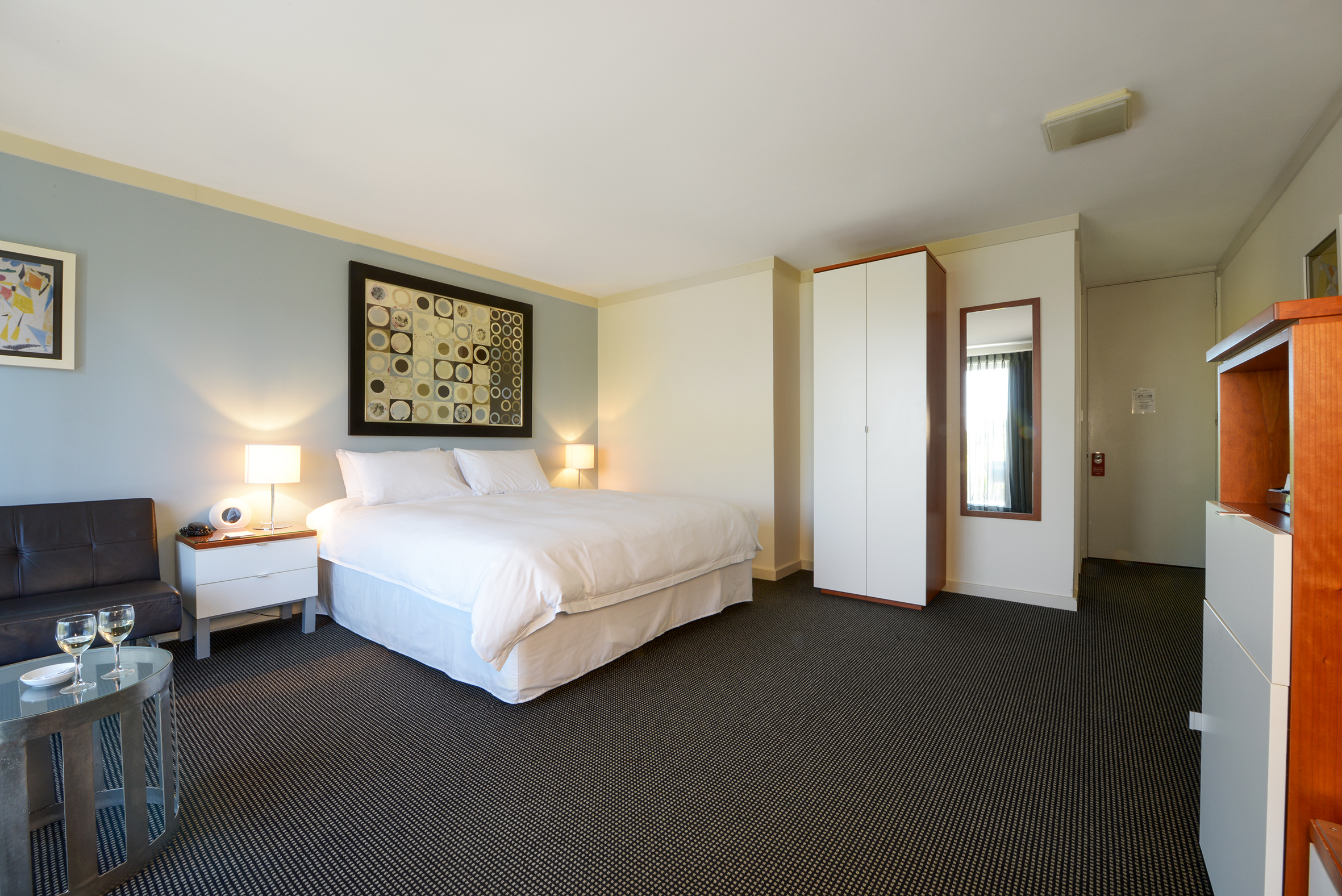 SULLIVANS HOTEL PERTH 4/24