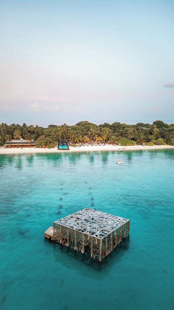 Sirru Fen Fushi Private Lagoon Resort 60/68