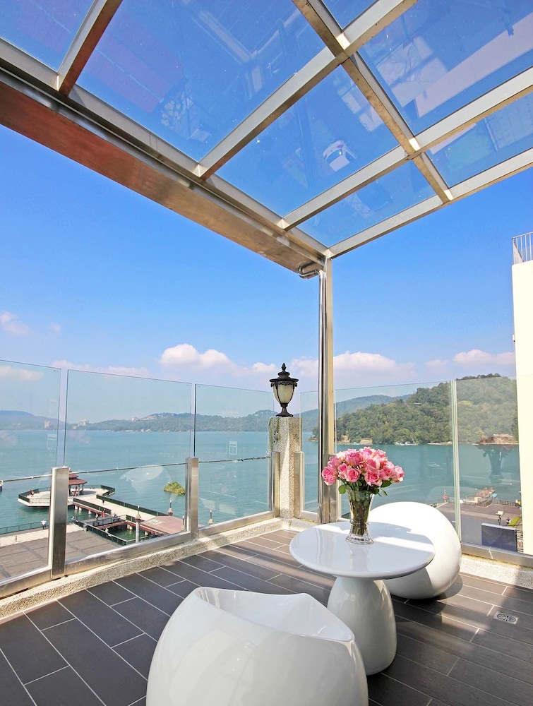 Shuian Lakeside Hotel 48/75
