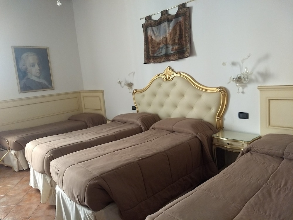 Room, Quadruple