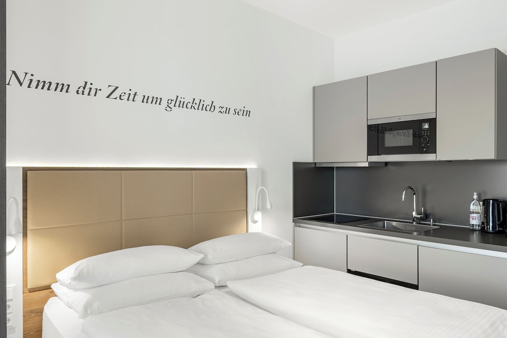 استوديو بسرير كوين بشرفة