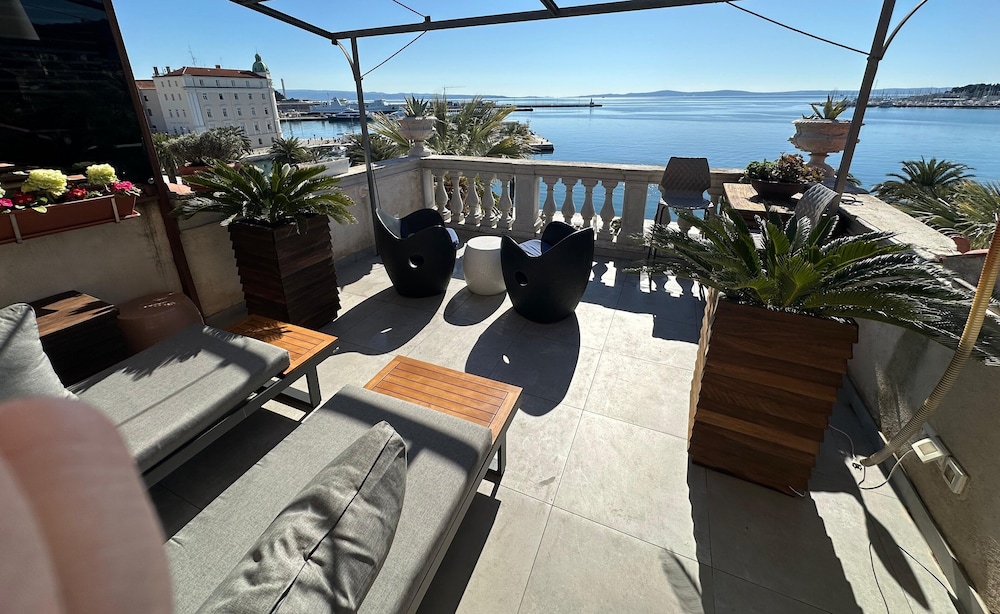 Riva Luxury Suites 29/50