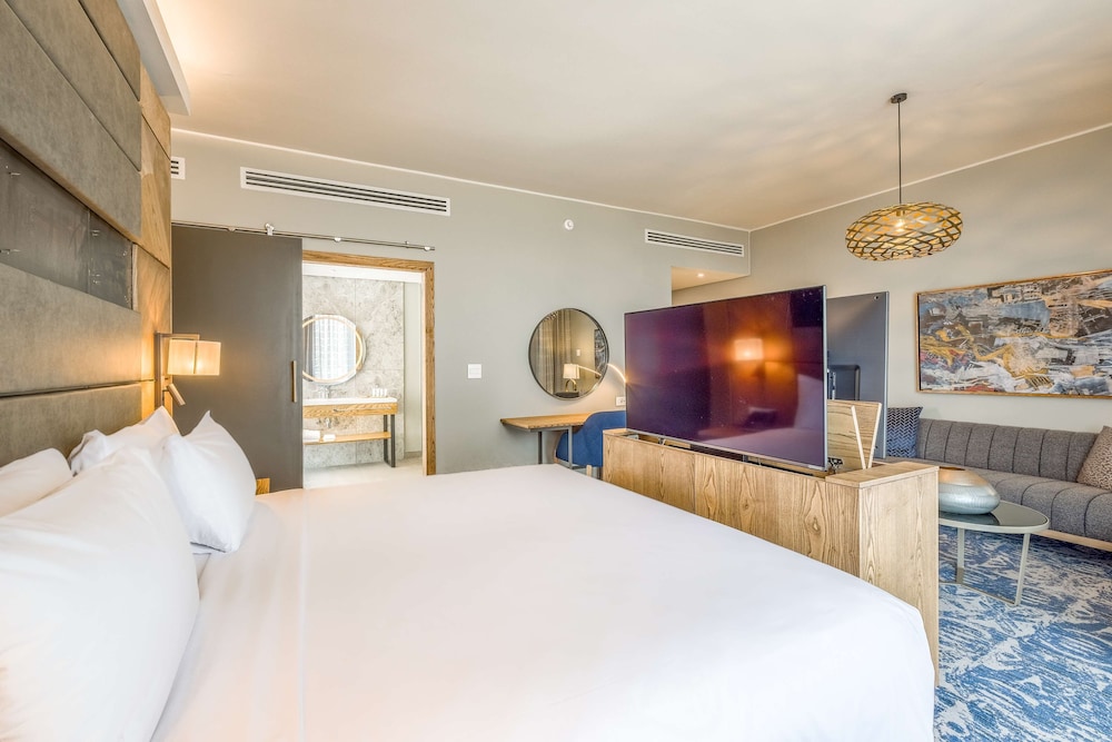 Radisson Hotel & Convention Centre Johannesburg, O.R. Tambo 12/50