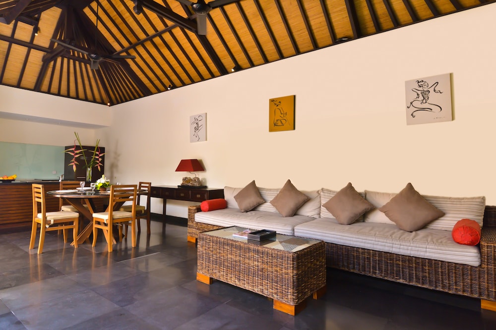 Elok Villas 26/38