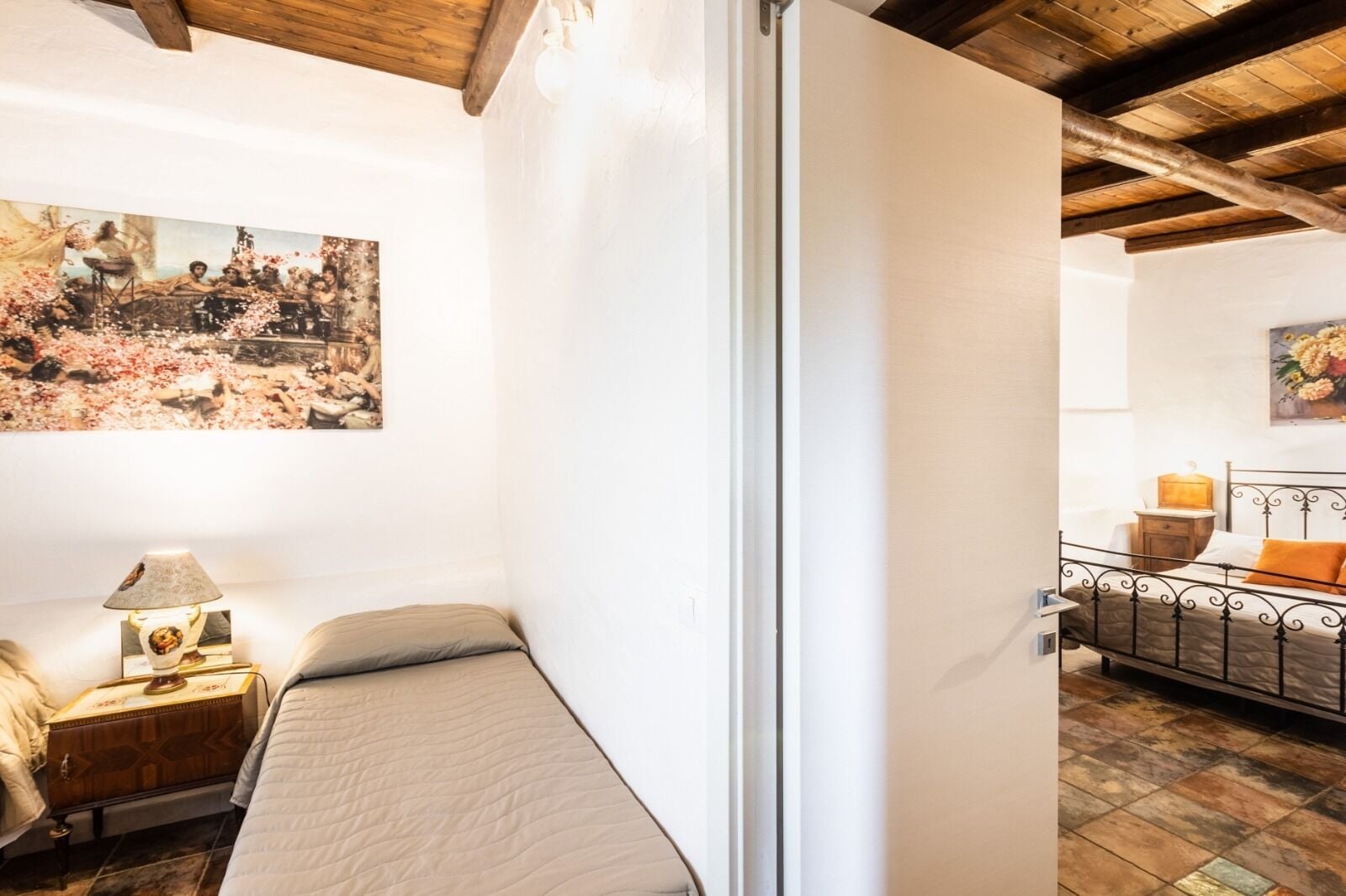 ROOM, QUADRUPLE