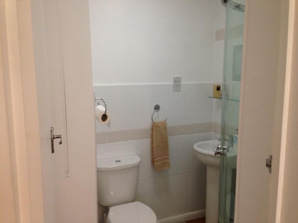 Apple House Guest House Heathrow Airport 28/31