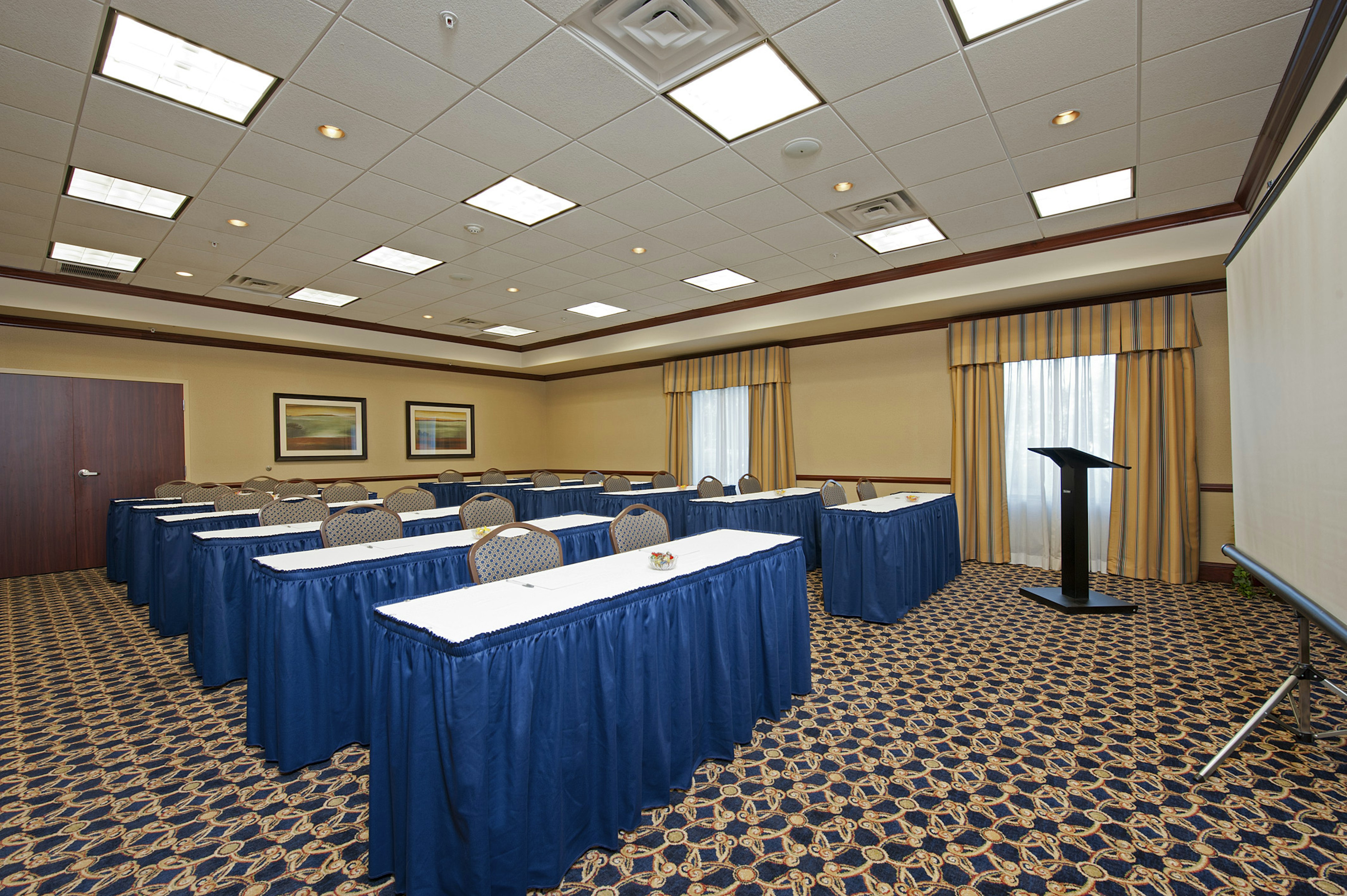 Hampton Inn Suites Indianapolis Airport 29/39
