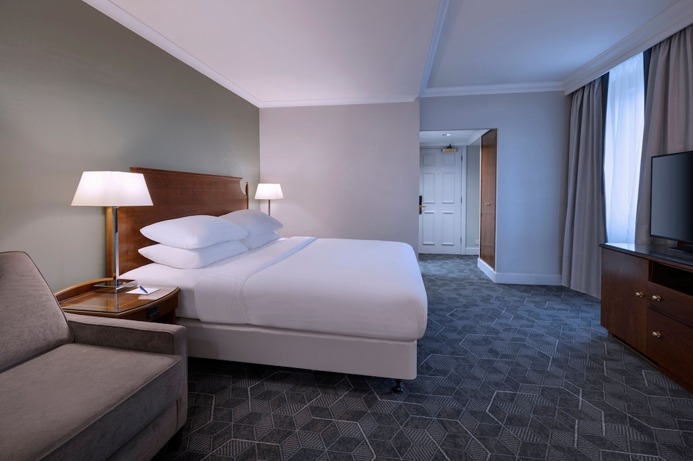 SUPERIOR, KING BED
