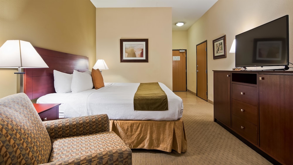 Best Western Plus Montezuma Inn & Suites 8/24