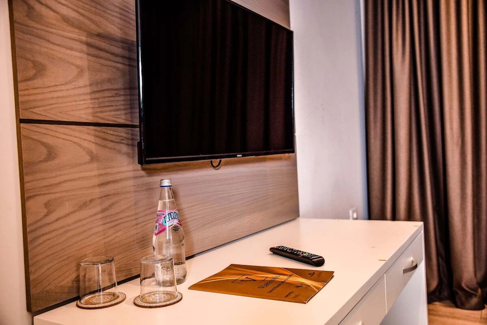 VH Broadway Tirana Hotel 7/50