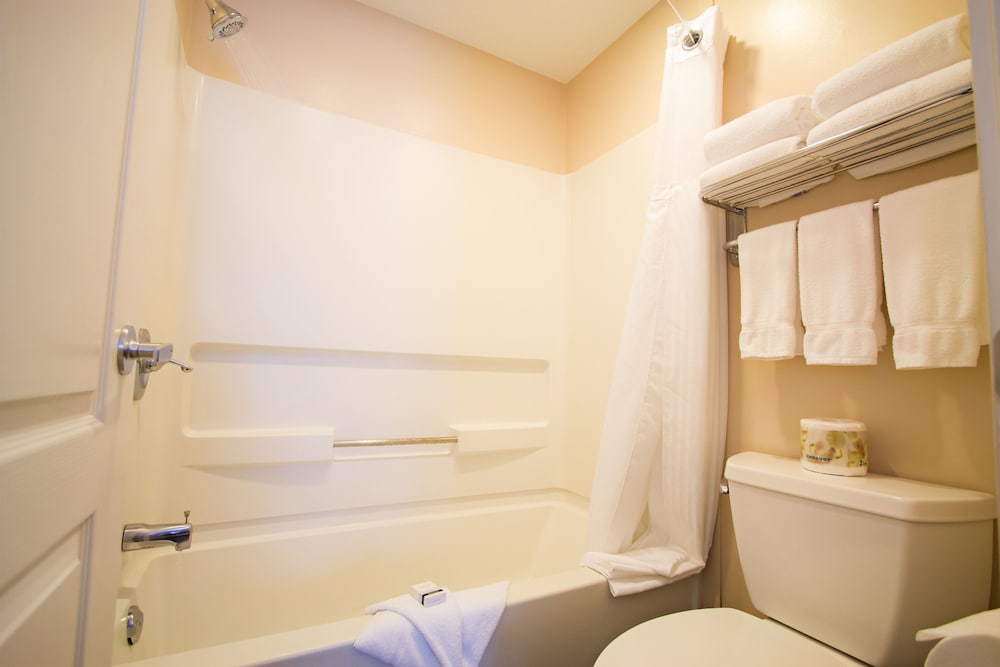 Glenwood Inn & Suites 48/50