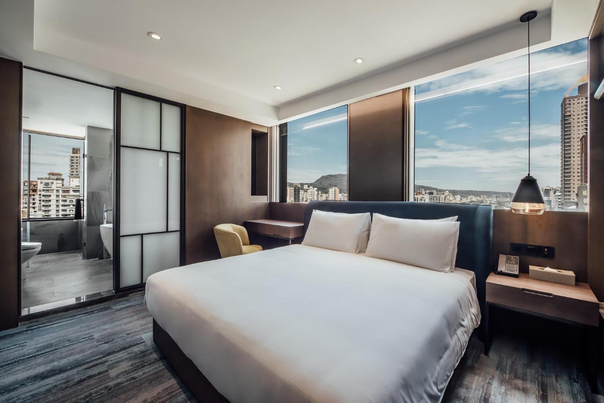 Room, King and Double Bed, River View