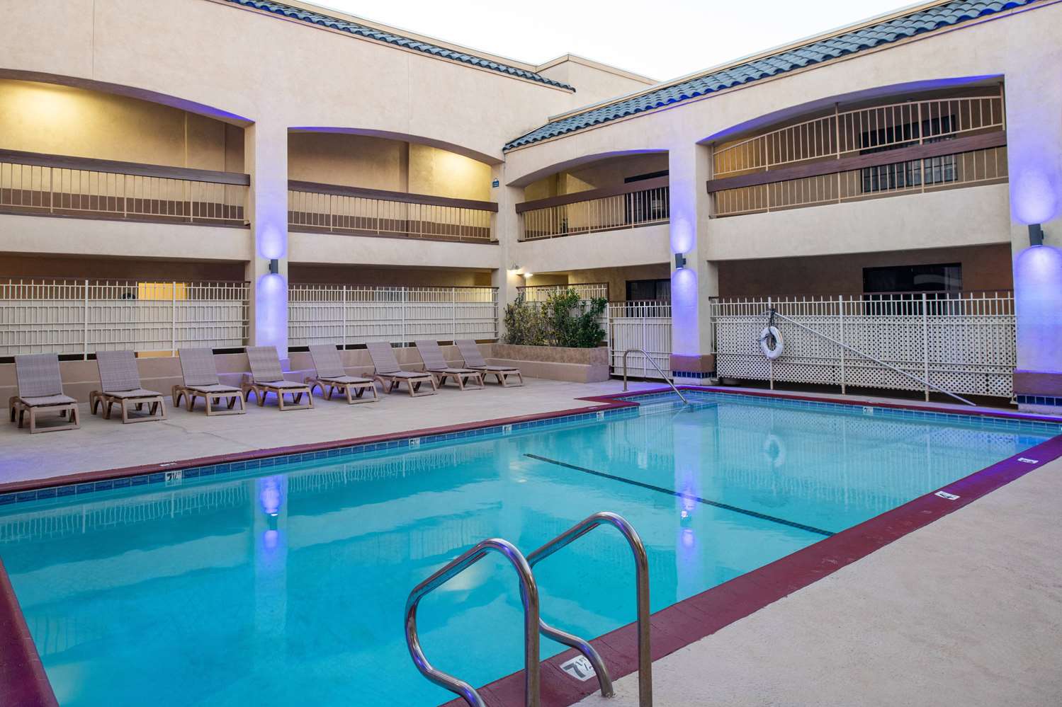 Days Inn & Suites By Wyndham Artesia 21/37