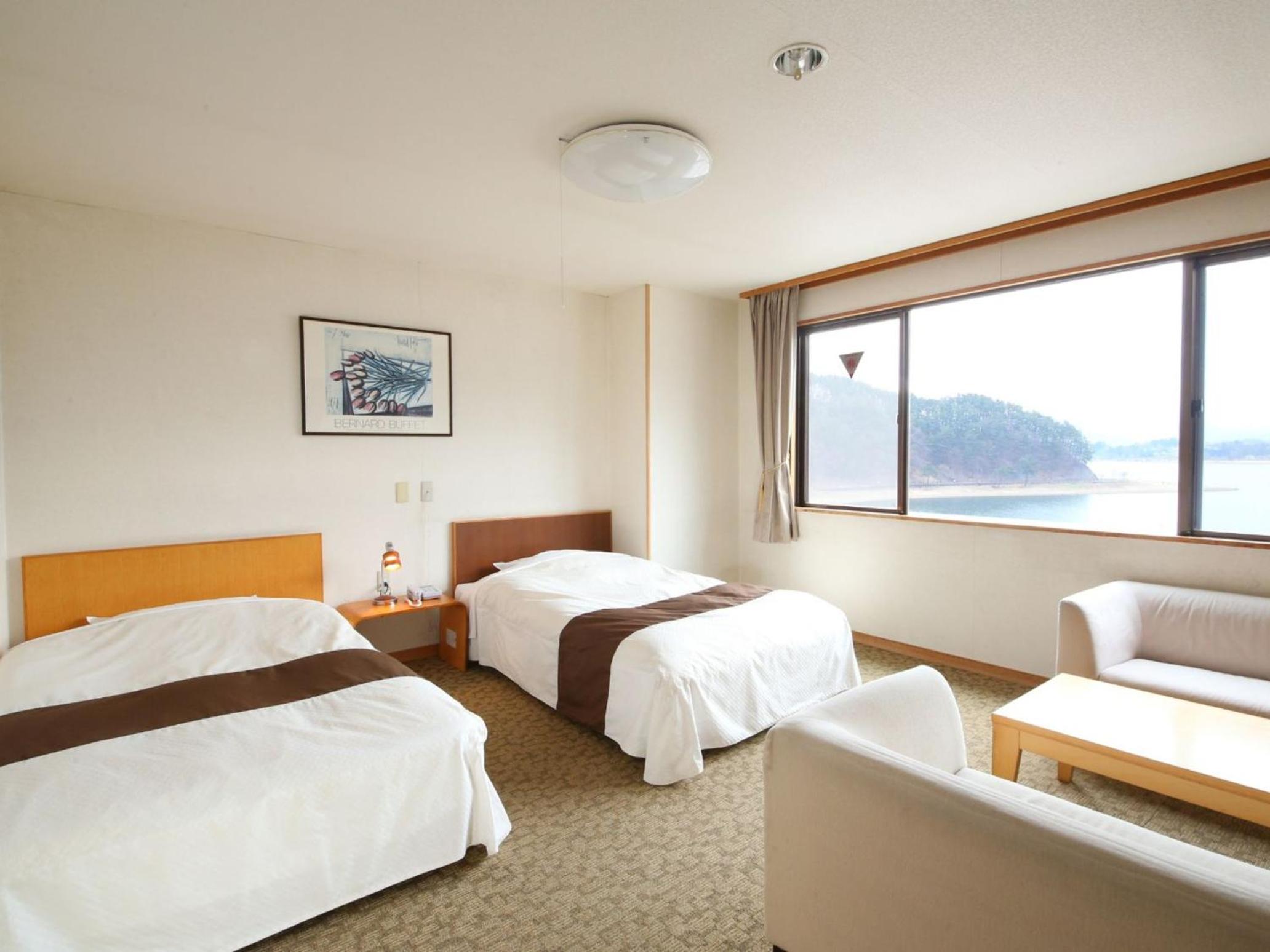 Room, Twin Beds, No View, West Wing