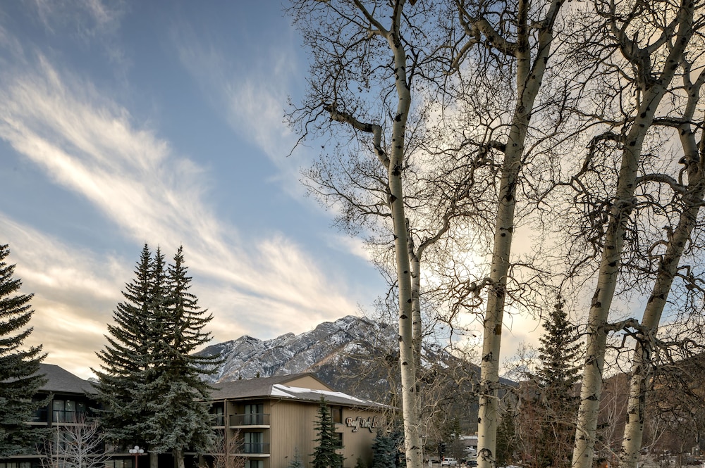 Peaks Hotel & Suites 44/50