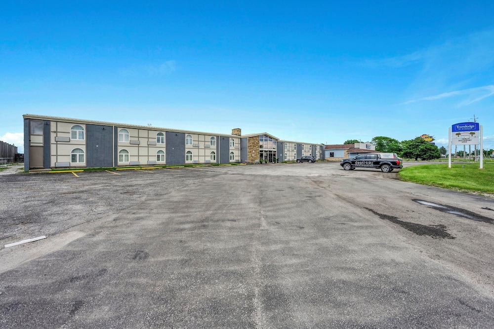 Travelodge by Wyndham Sarnia 36/40