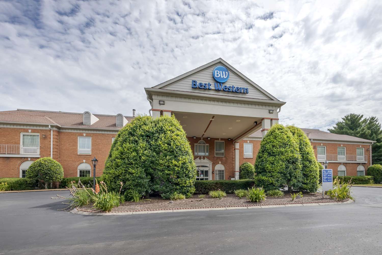 Best Western Spring Hill Inn & Suites 1/32