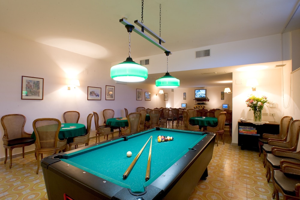 Caravel Hotel 37/62