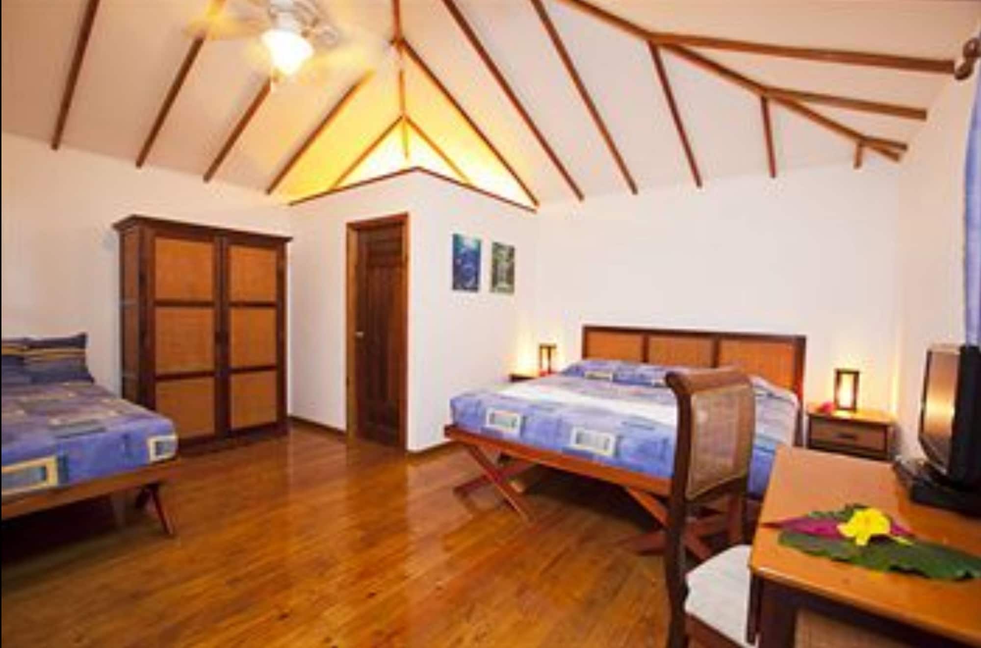 Superior, Bungalow, King Bed, Beach Front, Patio