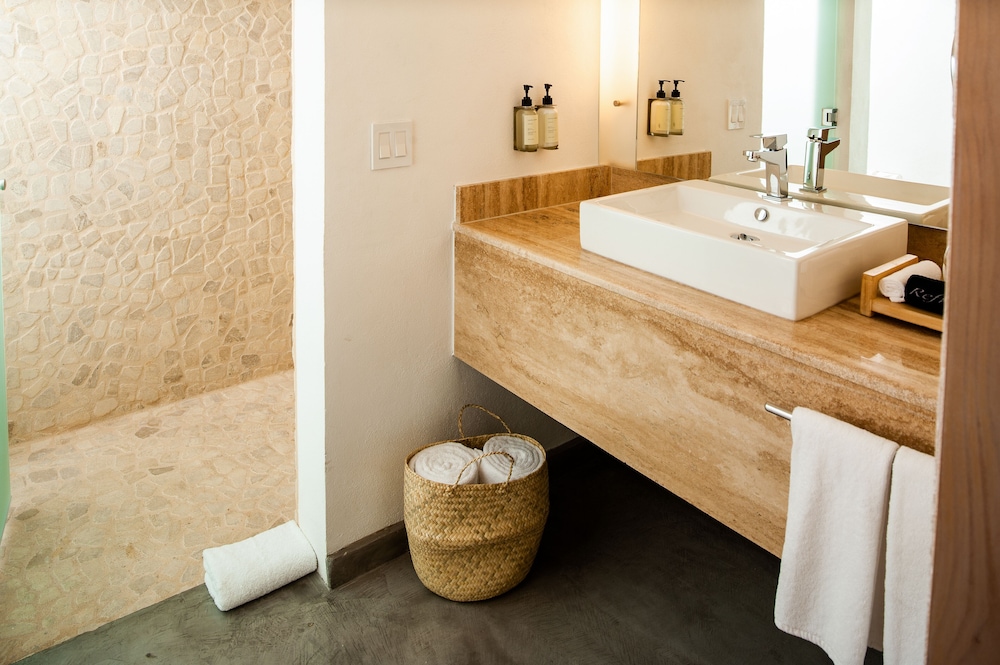 Bahia Hotel and Beach House 27/76