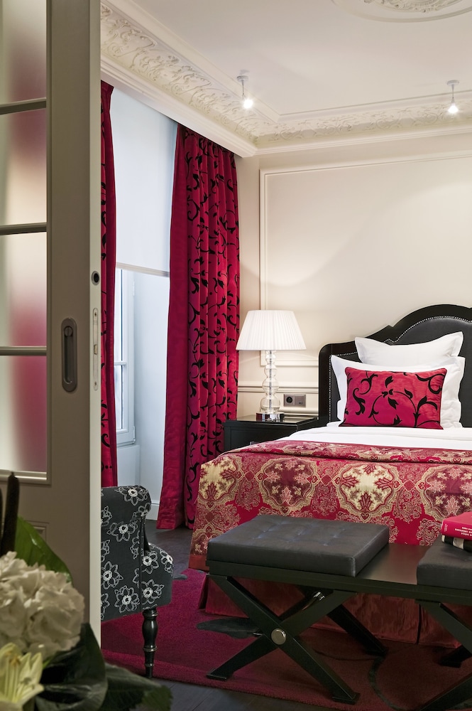 TRADITIONAL, SUITE