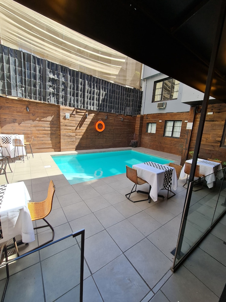 swimming pool spa