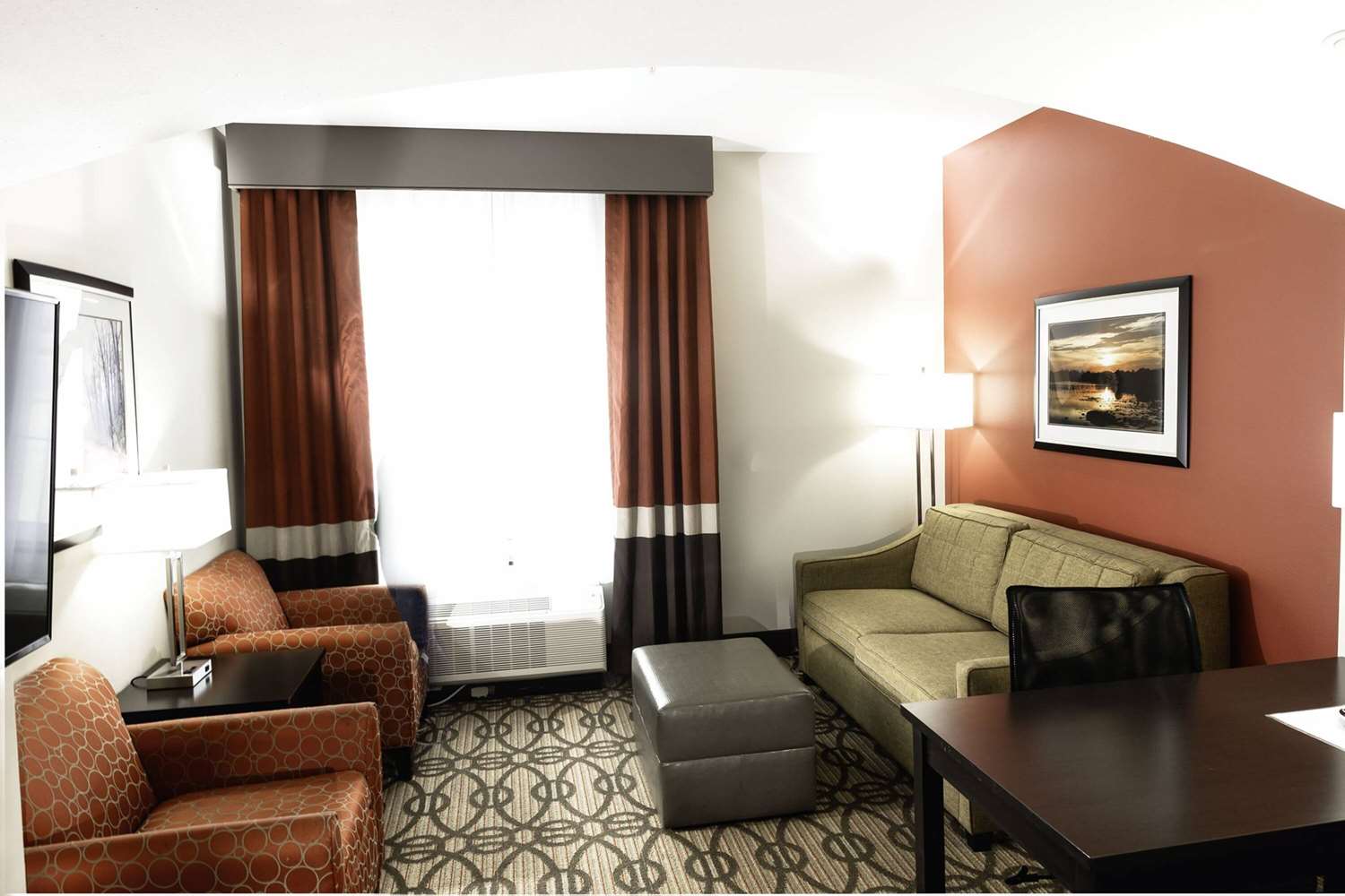 La Quinta Inn & Suites by Wyndham Starkville at MSU 30/53