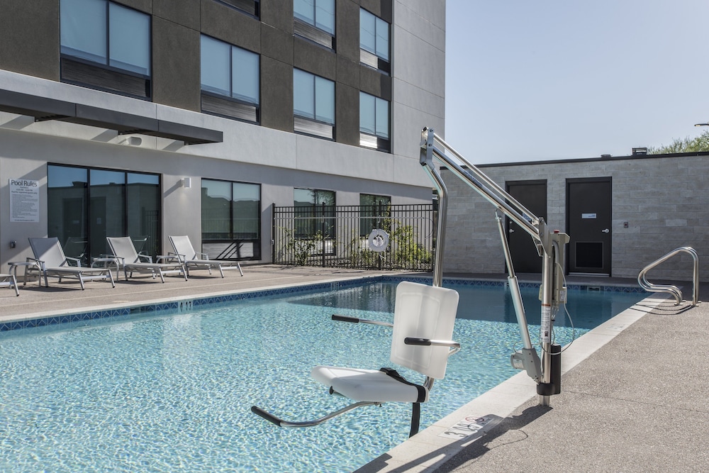 Holiday Inn Express and Suites Phoenix North Happy Valley an IHG Hotel 2/64