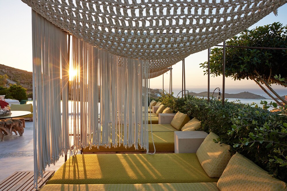 Aigis Suites 4/50