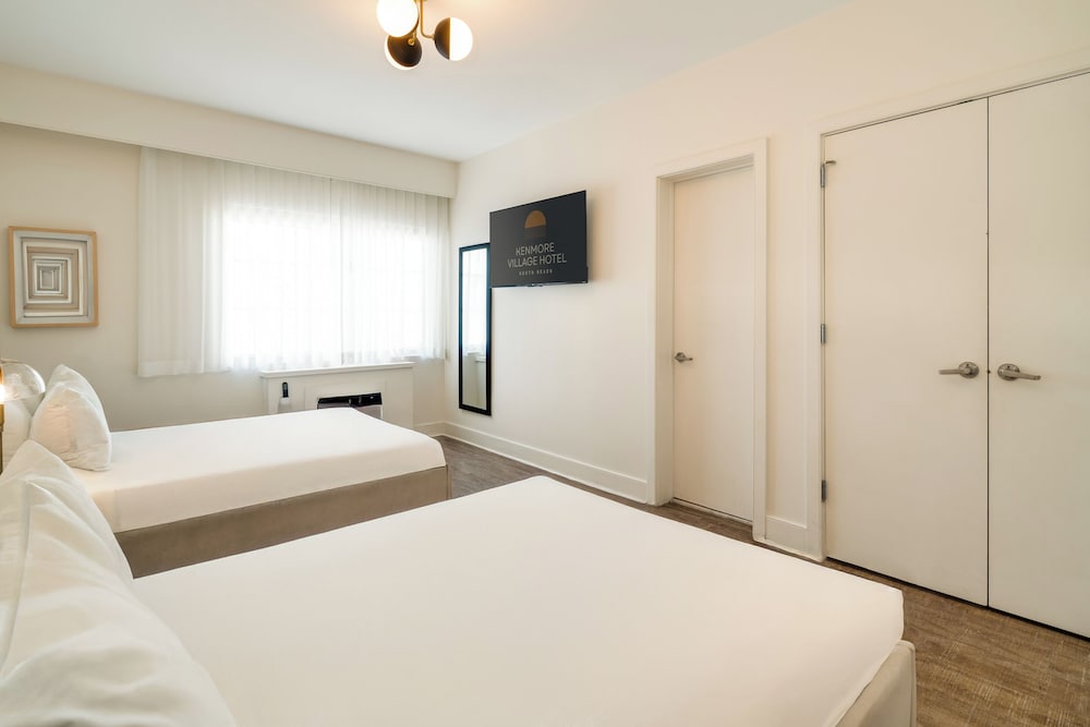 ROOM, DOUBLE BED