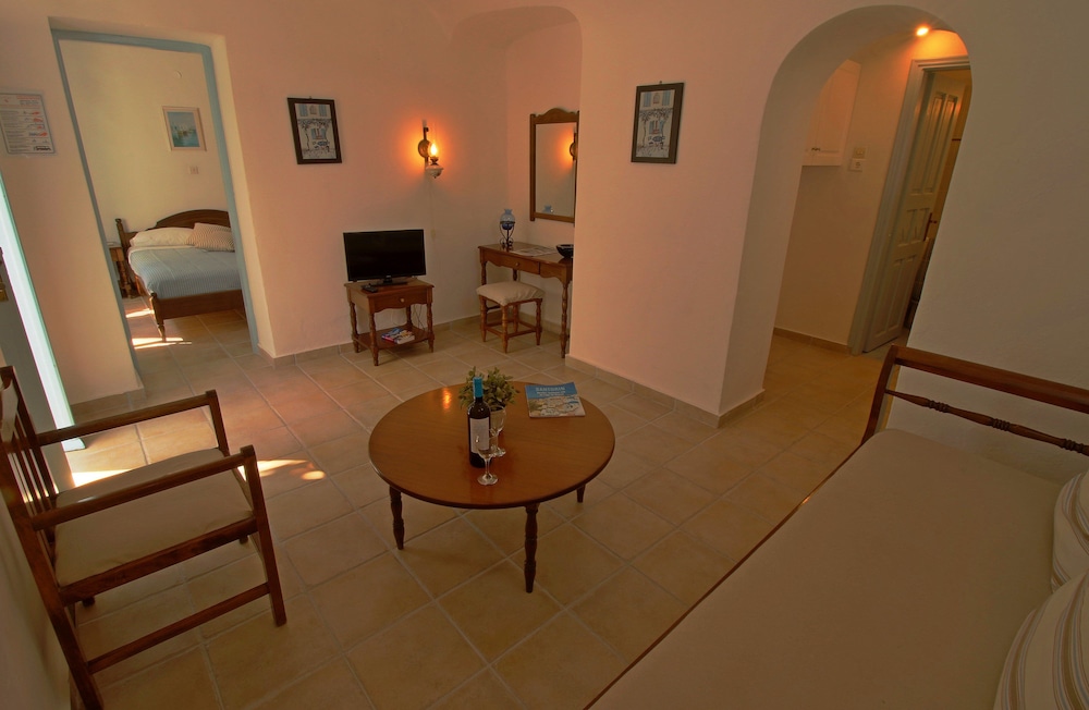Aethrio Sunset Village Oia 60/87
