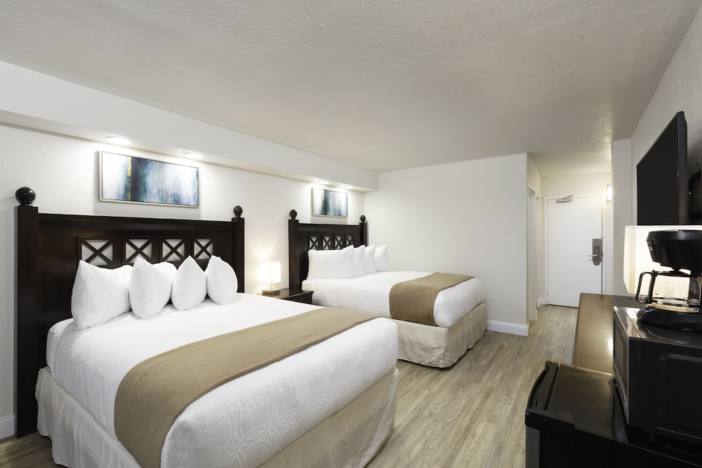 ROOM, 2 QUEEN BEDS, THEME PARK VIEW