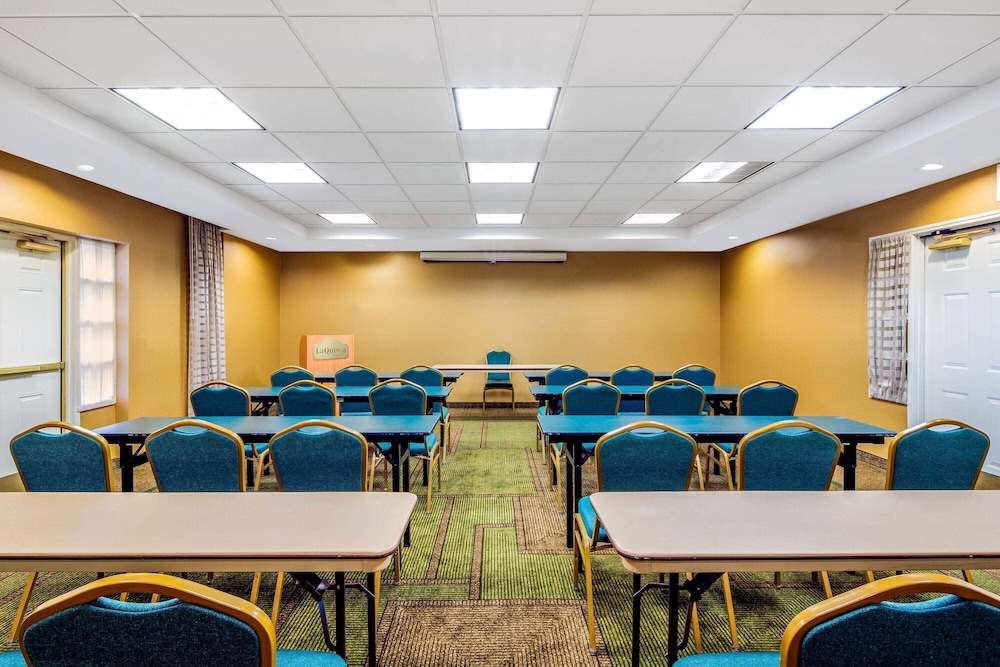 La Quinta Inn And Suites By Wyndham Fremont Silicon Valley 49/56