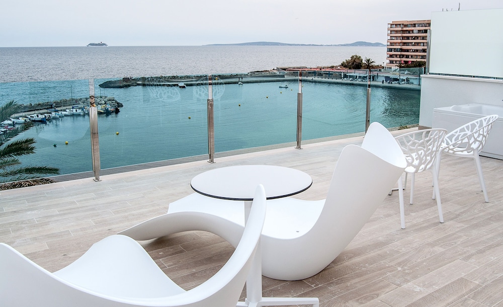 BQ Aguamarina Boutique Hotel 57/66
