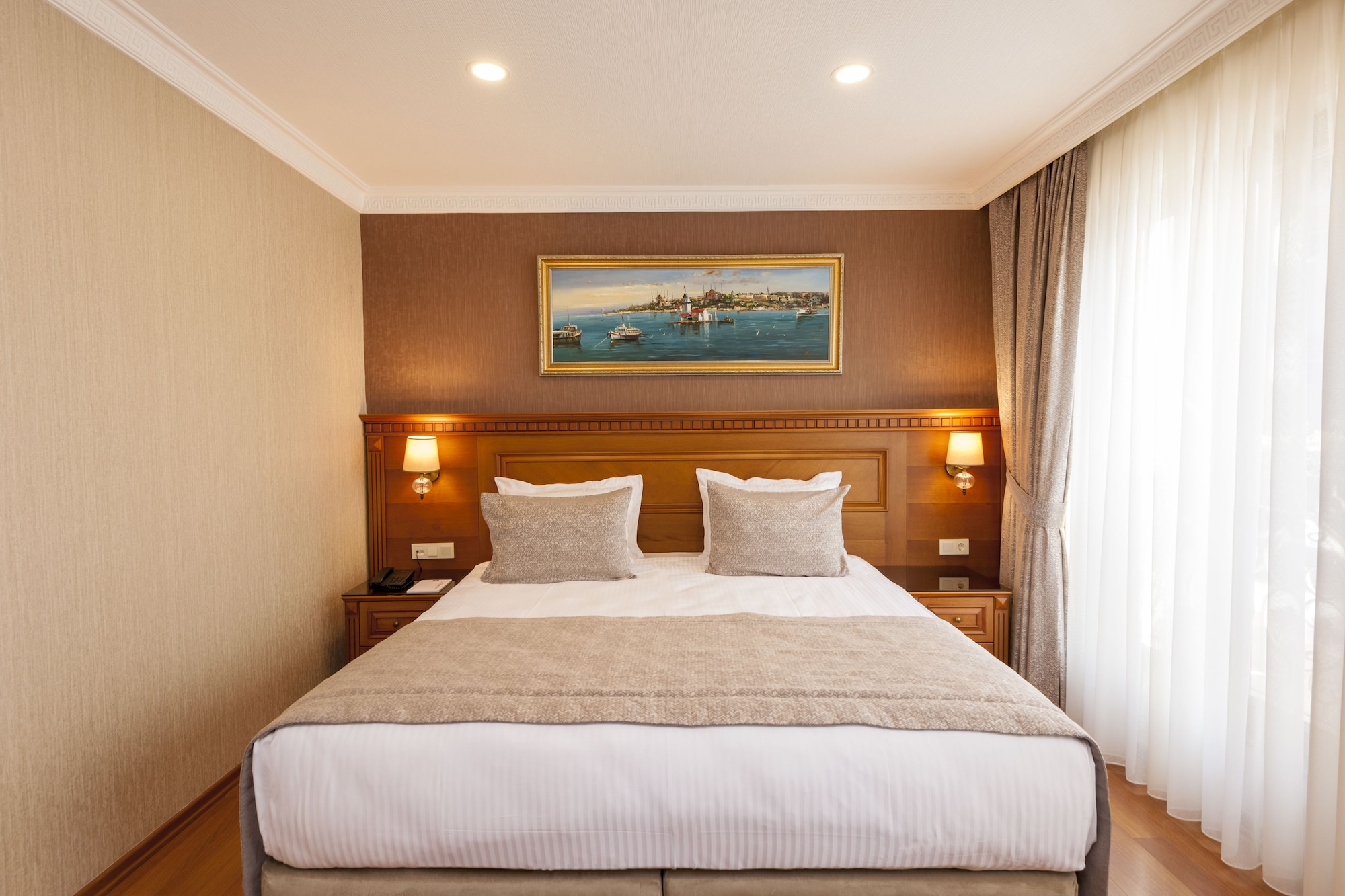 DELUXE, SUITE, KING BED