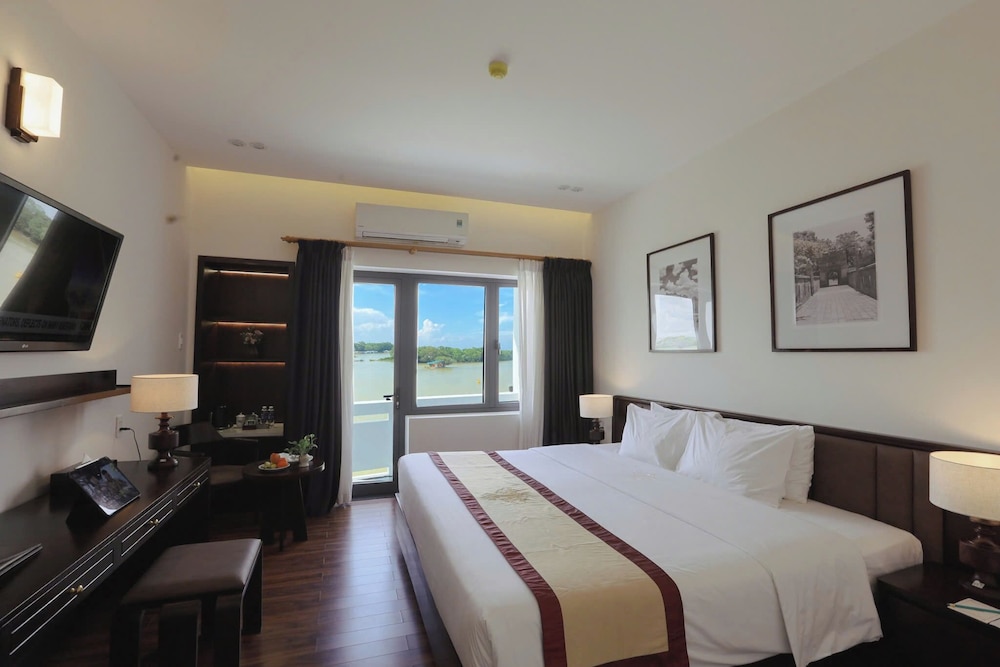 Huong Giang Hotel 27/77
