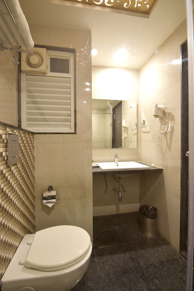 I V Sanctum Hotel 45/49