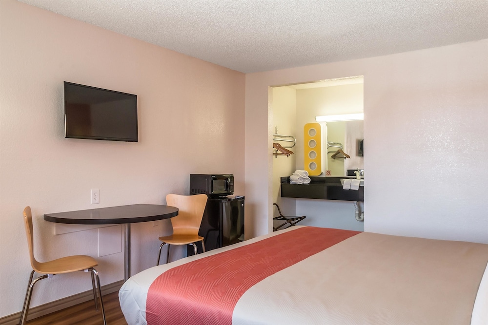 Motel6 Mesquite, TX - Rodeo - Convention Ctr 23/39