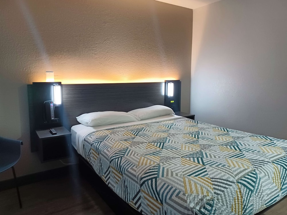 Motel6 Fresno - Blackstone North 13/28