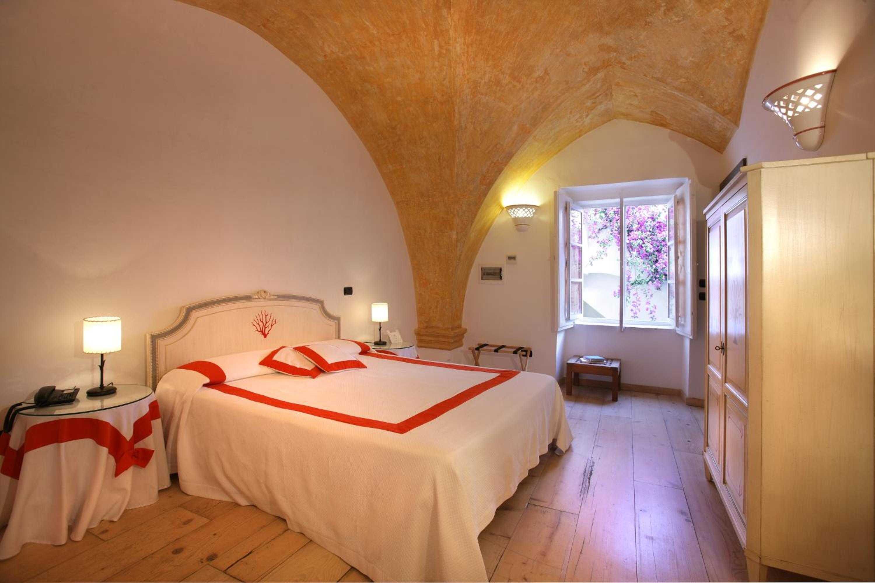 SUPERIOR, DOUBLE BED