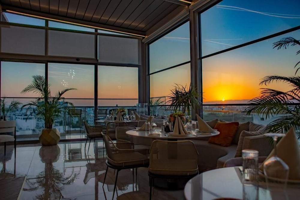 LA TERRAZZA HOTEL 53/60