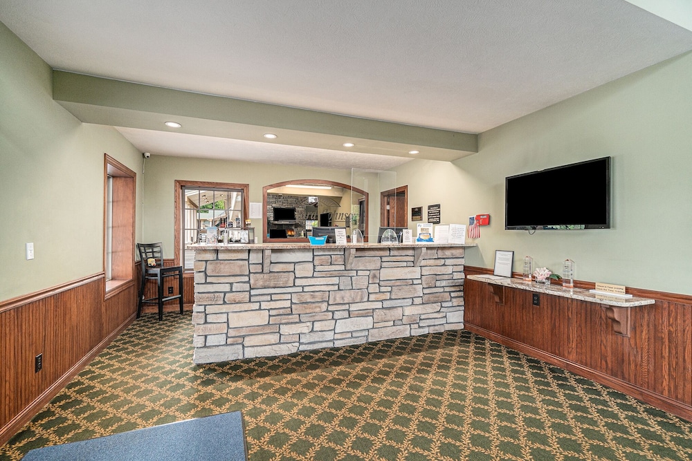 Howard Johnson by Wyndham Traverse City 6/47