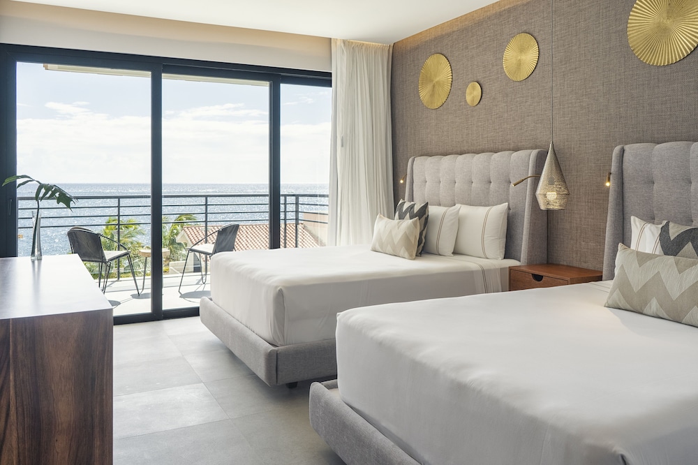 The Fives Oceanfront Puerto Morelos 9/71