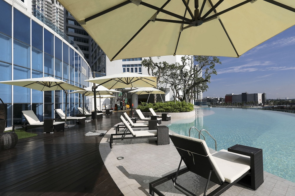 Pinetree Marina Resort 35/63
