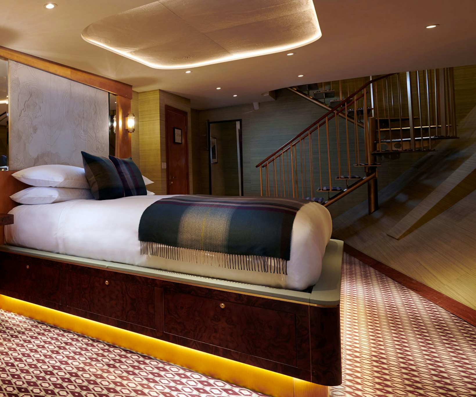 Fingal A Luxury Floating Hotel 6/15