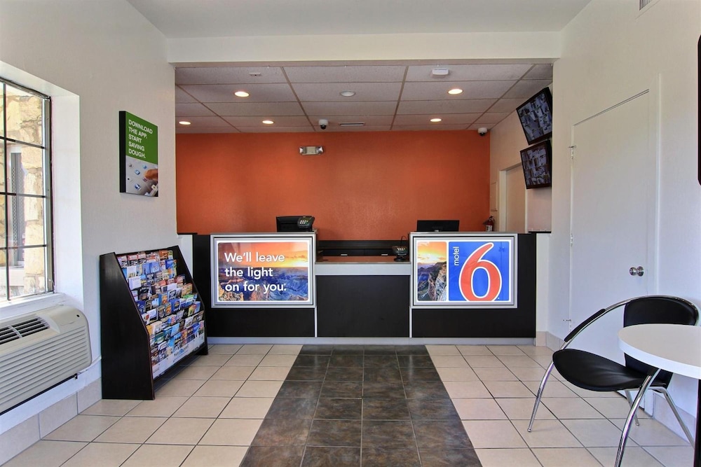 Motel6 Austin, TX - Central Downtown UT 6/53