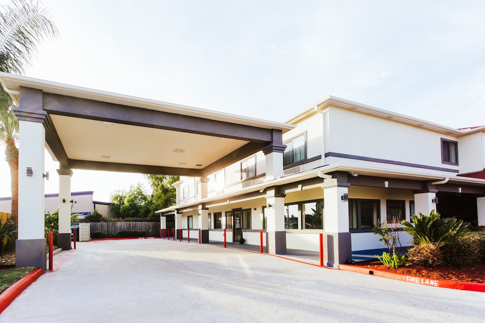 Scottish Inns & Suites Willowbrook Houston 2/33
