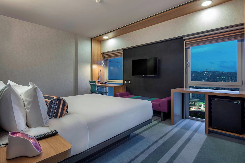 Aloft, King Bed